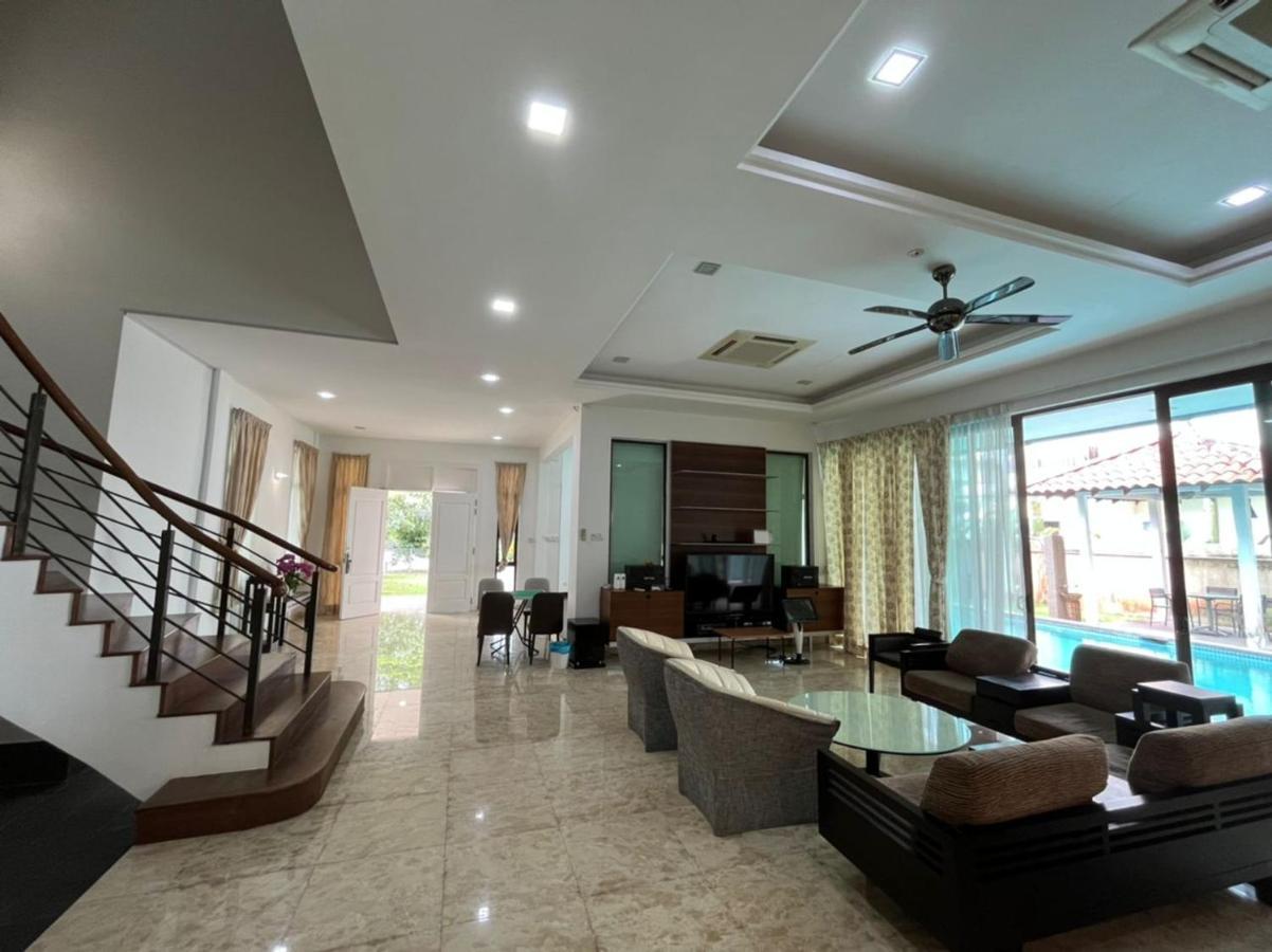 Bluwater Grande Villa 9 By Vale Pine Seri Kembangan Kültér fotó